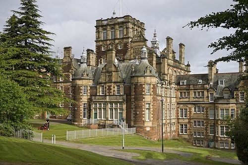 为什么选择去爱丁堡龙比亚大学留学
